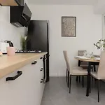 Apartmán Ursus Spacious Two-bedroom By Renters *