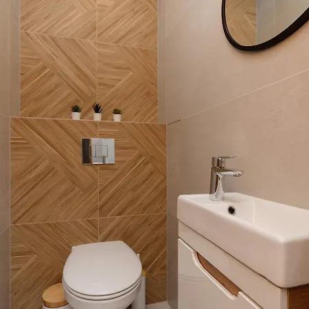 Ursus Spacious Two-bedroom By Renters Warschau